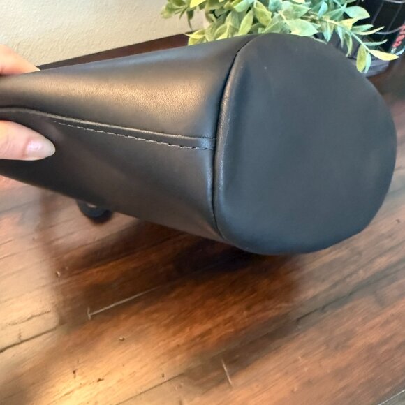 Portland Leather Kangaroo Shoulder Bag with Organizer insert - Picture 4 of 10